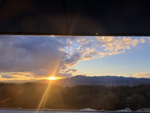 座間八景　庁舎展望回路から丹沢を眺める　（１２月２６日の日没　１６：３６分）