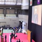 スクリーンを活用した式典（スカイアリーナ座間）